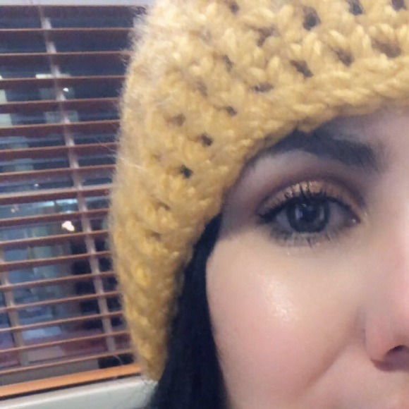 Meet your Posher, April - Picture 1 of 1